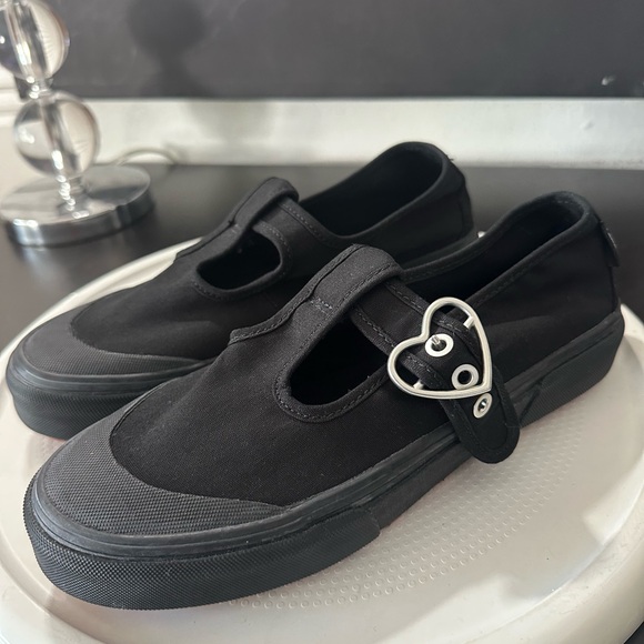 🆕Vans Canvas Heart Buckle Mary Janes - Picture 3 of 14